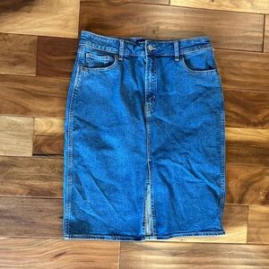 GAP Classic Blue Denim Skirt size 12